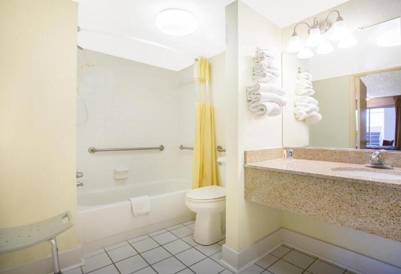 Номер Стандарт Адаптированный для Инвалидов, Days Inn By Wyndham Chester