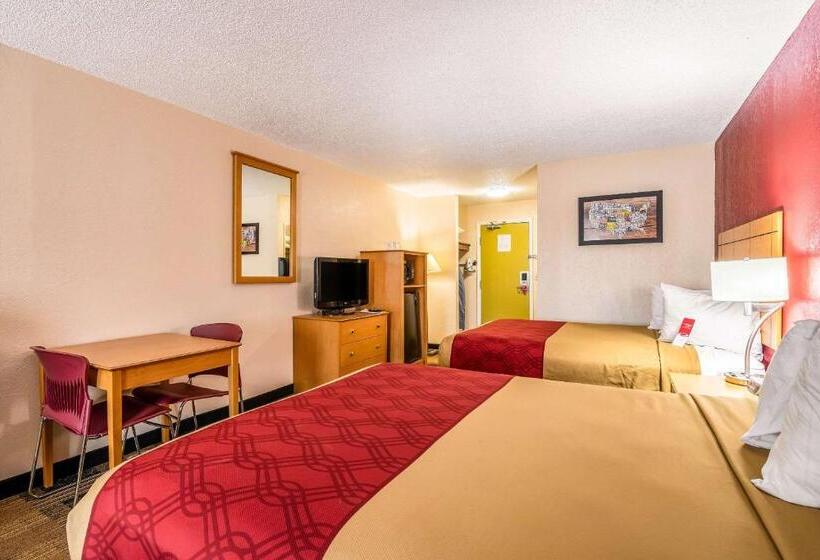 سوییت, Econo Lodge At Wanamaker