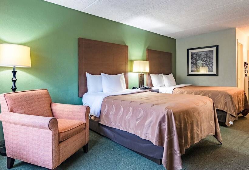 ２ダブルベッドのスタンダードルーム, Quality Inn Columbus Near Fort Moore