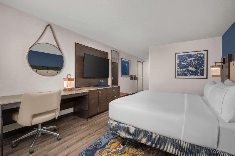 Стандартный Номер Кровать Кинг, Westport Kansas City, Tapestry Collection By Hilton