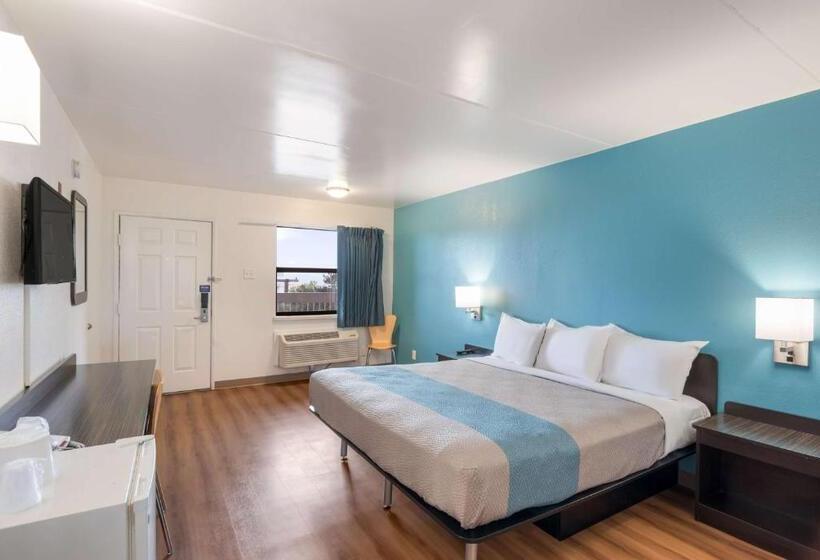 Номер Deluxe Кровать Кинг, Motel 6 Colorado Springs, Co   Air Force Academy