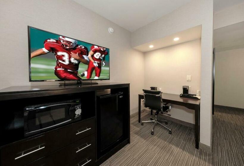 Номер Deluxe Вид на Озеро, Red Roof Inn & Suites Newburgh   Stewart Airport West Point