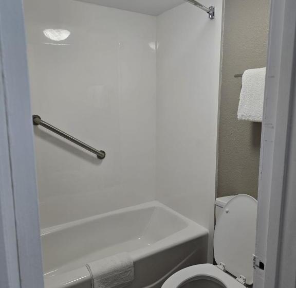 Номер Стандарт 2 Двуспальные Кровати, Americas Express Inn South Hill