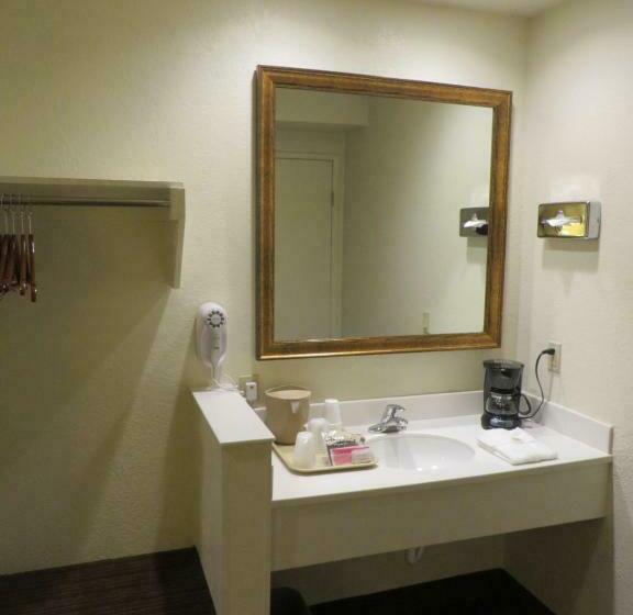Perhesviitti, Anaheim Desert Inn & Suites