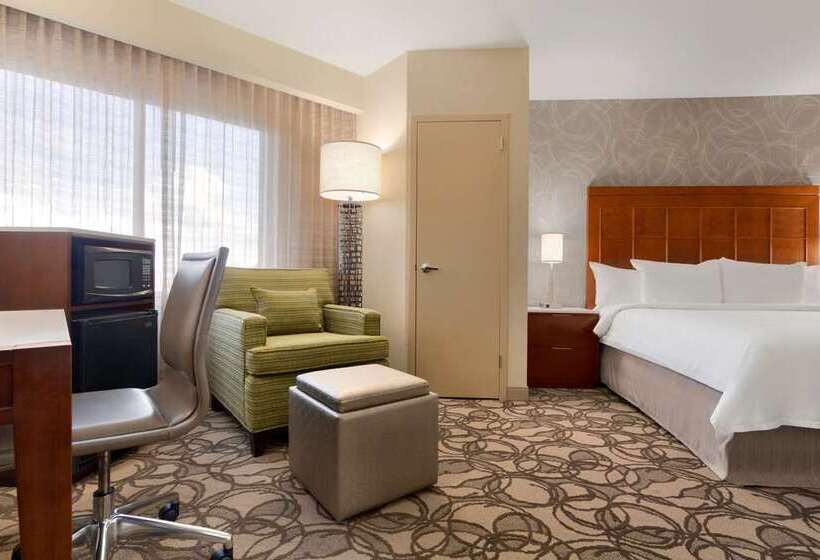 سوییت خانوادگی, Embassy Suites By Hilton Kansas City Plaza