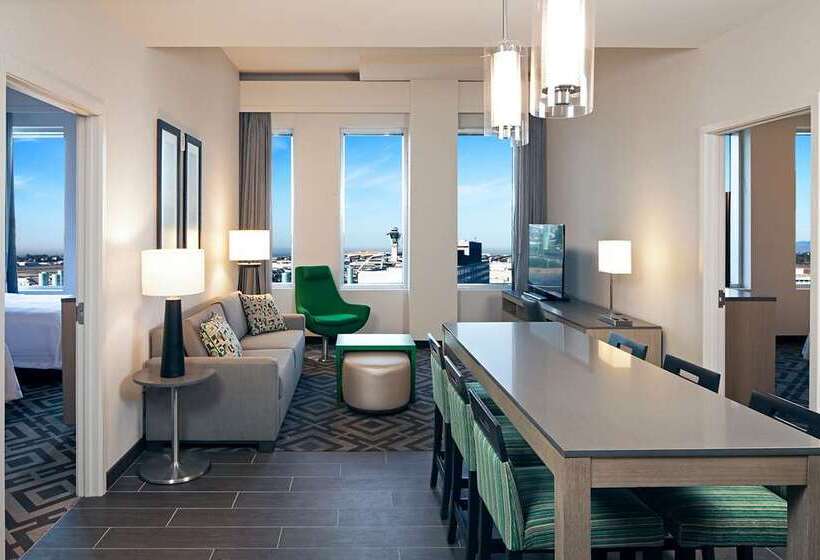 سوییت خانوادگی, Embassy Suites By Hilton Kansas City Plaza