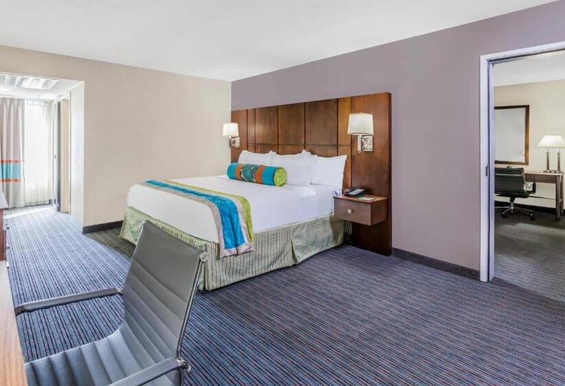سوییت, Holiday Inn Hotel & Suites Oklahoma City North, An Ihg