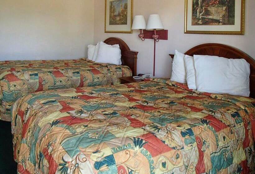 스탠다드 룸 더블 침대 2개, Rodeway Inn Leesburg Chain Of Lakes