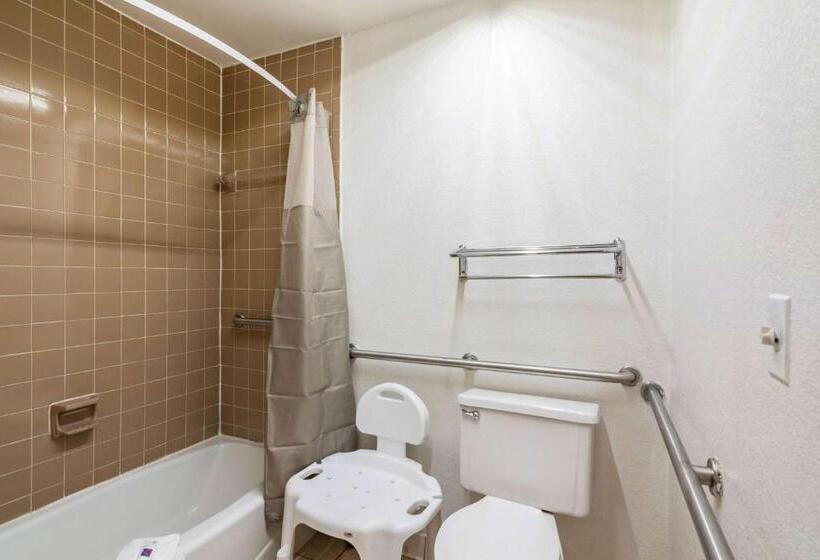 Номер Стандарт Кровать Кинг Адаптированный для Инвалидов, Motel 6 Portsmouth, Va