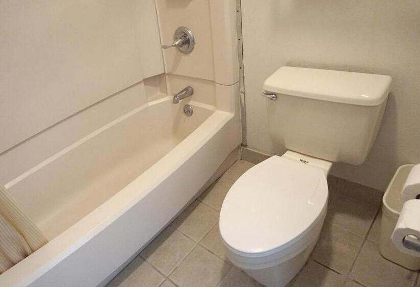 Номер Стандарт, Knights Inn Altus