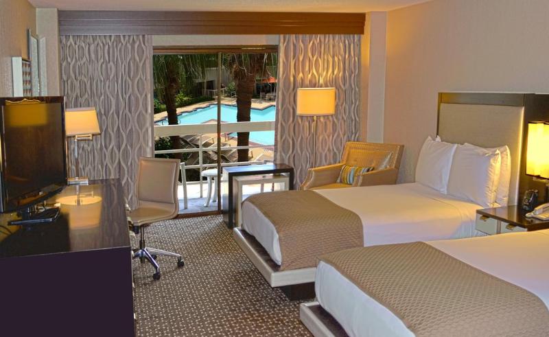 Suite Lit King, Doubletree By Hilton Houston Hobby Airport
