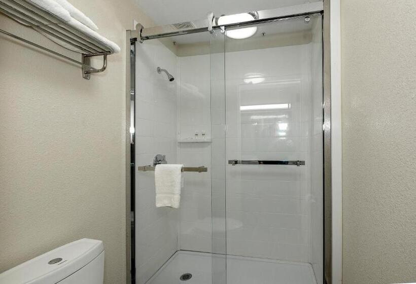 Номер Superior Кровать Кинг, Red Roof Inn Freehold