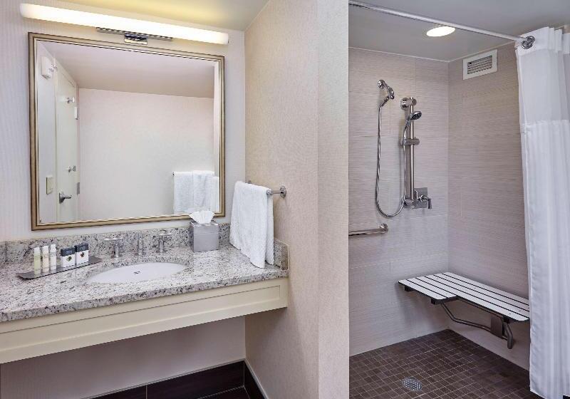 장애인을 위한 스탠다드 룸, Doubletree By Hilton Washington Dc   Crystal City