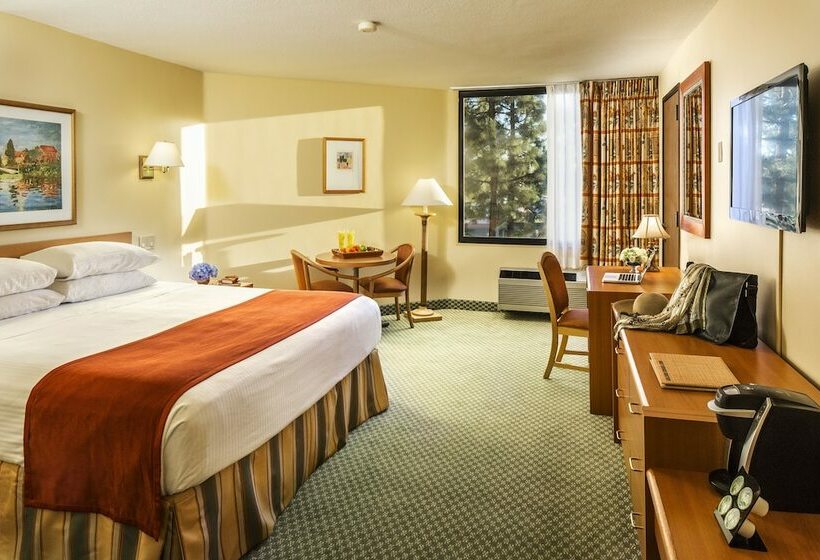 اتاق لوکس با چشم‌انداز استخر, Howard Johnson By Wyndham Anaheim Hotel & Water Playground