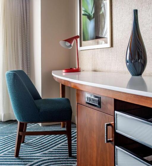 اتاق استاندارد با تخت بزرگ برای معلولان, Hyatt Regency Grand Cypress Resort