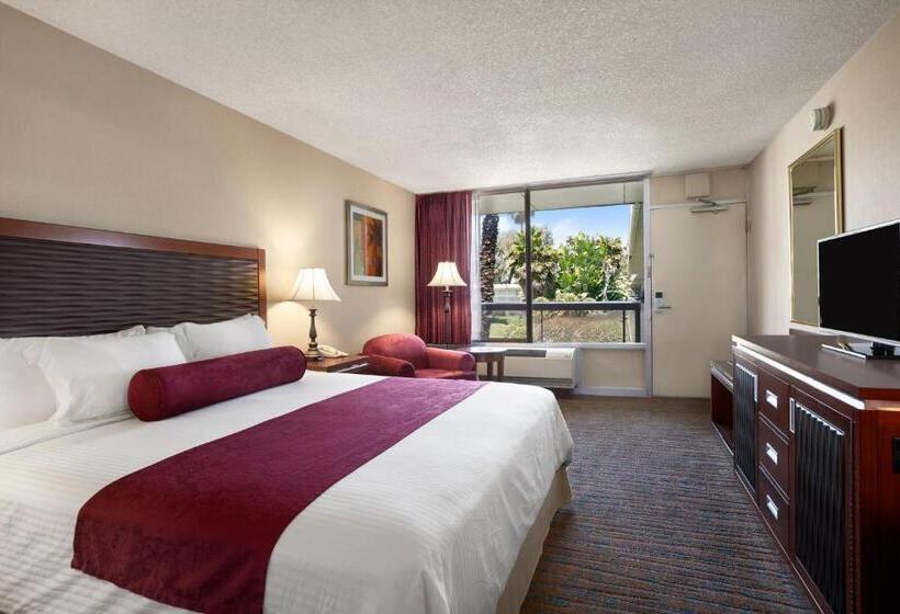 이그제큐티브 룸 킹사이즈 침대, Ramada By Wyndham Sunnyvale/silicon Valley