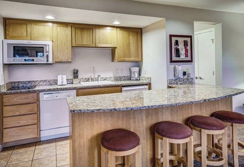 Studio Standard, Seventh Mountain Resort