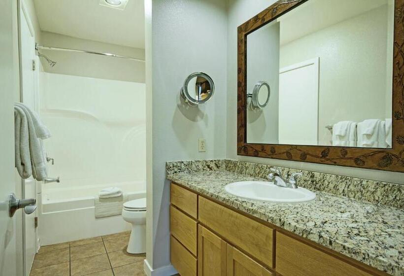 Suite, Seventh Mountain Resort