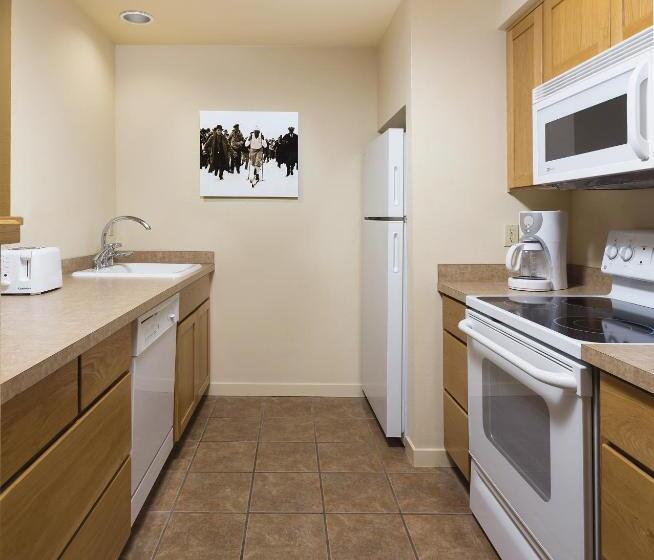 Studio Standard, Seventh Mountain Resort