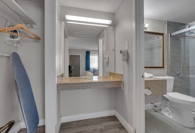 Номер Стандарт 2 Двуспальные Кровати, Days Inn By Wyndham Wrightstown Mcguire Afb Bordentown