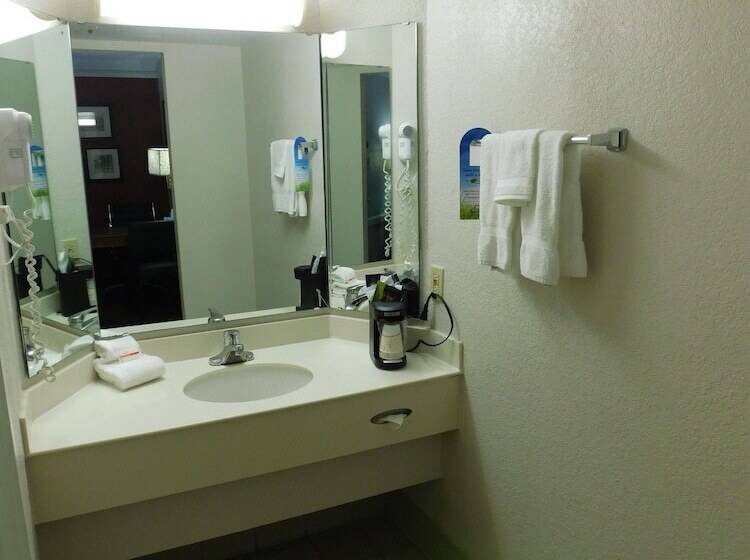 Lakosztály, Days Inn & Suites By Wyndham Schaumburg  Woodfield Mall