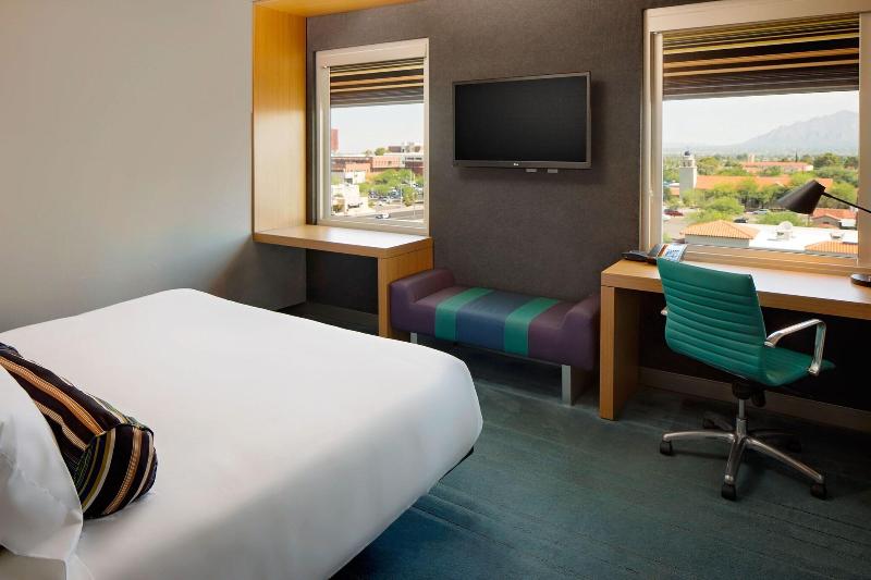 Номер Стандарт, Aloft Tucson University
