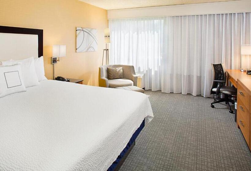 Quarto Estandar Cama King, Courtyard Montvale