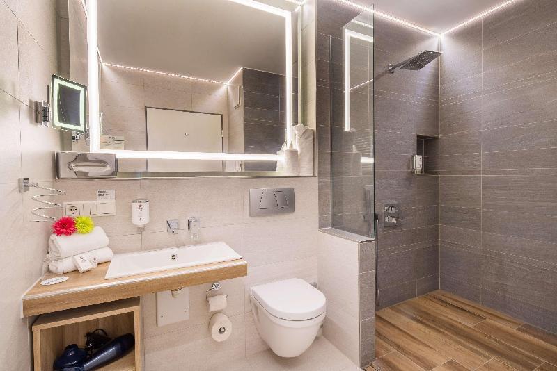 身障者適用キングサイズベッドルーム, Doubletree By Hilton Houston Brookhollow