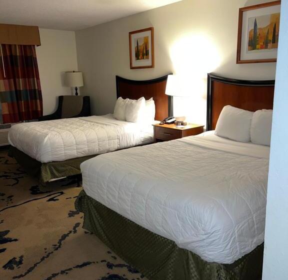 Номер Стандарт Адаптированный для Инвалидов, Quality Inn And Conference Center Greeley Downtown