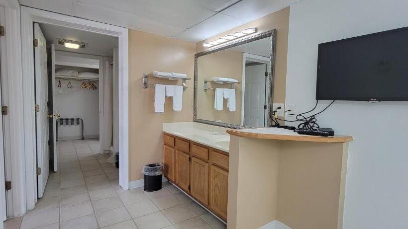 חדר דלוקס עם מיטת קינג, Ramada By Wyndham Mountain Home