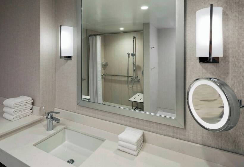 Номер Стандарт 2 Двуспальные Кровати, Sheraton Norfolk Waterside