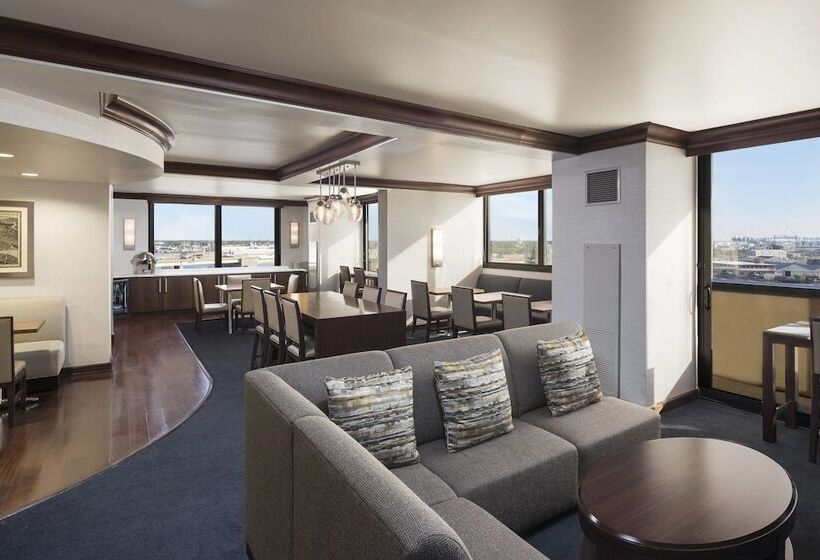 Люкс Клуб, Sheraton Norfolk Waterside