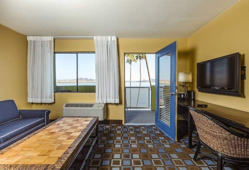 סוויטה, The Nautical Beachfront Resort