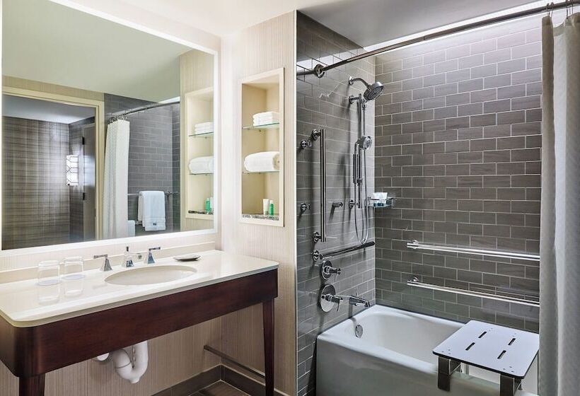 Deluxe Suite, The Westin Chicago River North