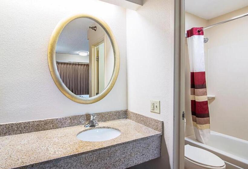 Номер Deluxe Кровать Кинг, Red Roof Inn Hampton Coliseum And Convention Center