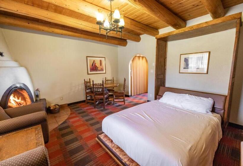 豪华套房, Sagebrush Inn & Suites