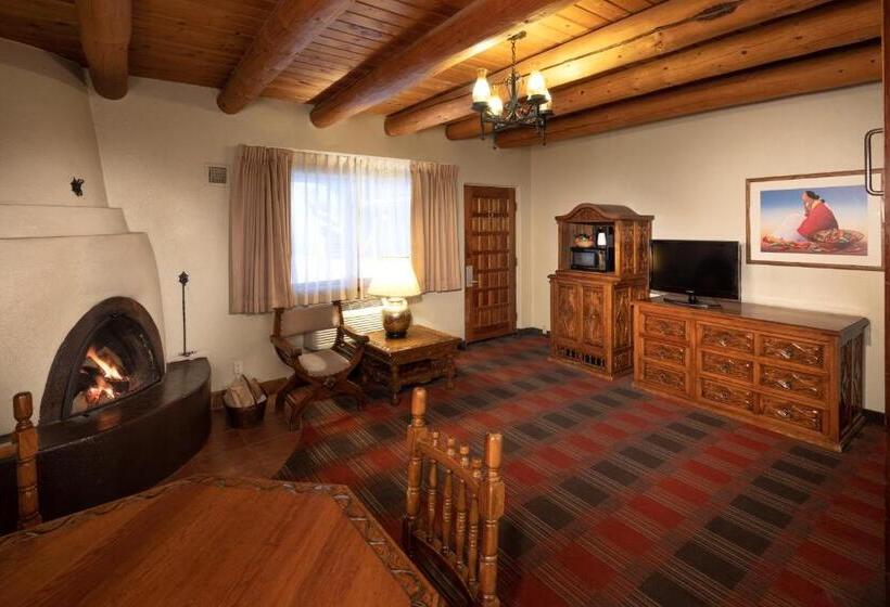 豪华套房, Sagebrush Inn & Suites