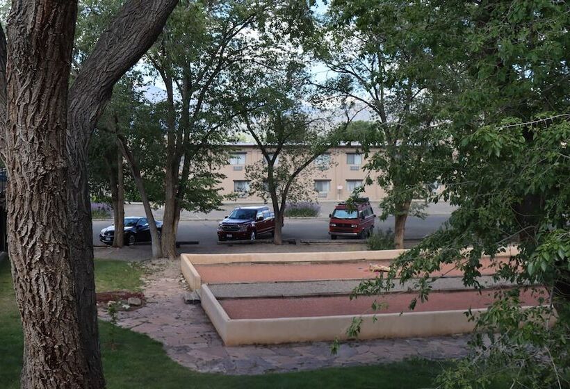 小型套房, Sagebrush Inn & Suites