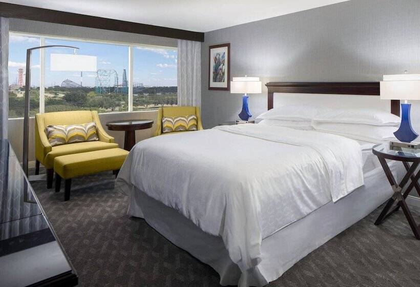 חדר קלאב, Sheraton Arlington