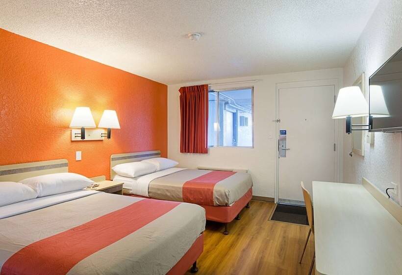 Номер Стандарт 2 Двуспальные Кровати, Motel 6 Denver, Co Downtown