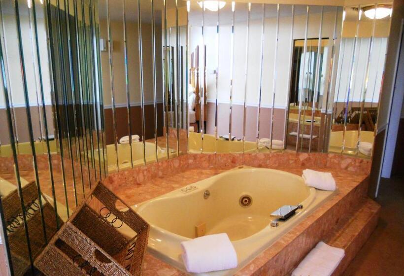 キングサイズベッドのスイートルーム, Riveredge Resort