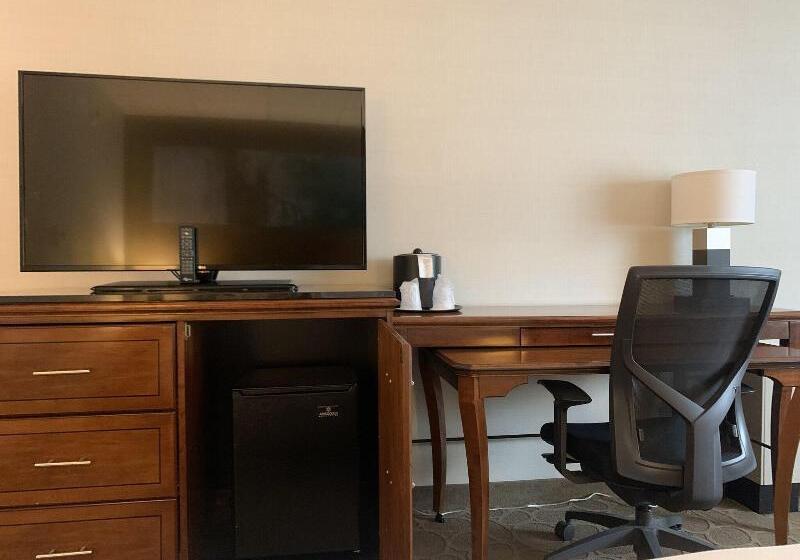 Студио Стандарт Кровать Кинг, Delta Hotels By Marriott Mount Pleasant