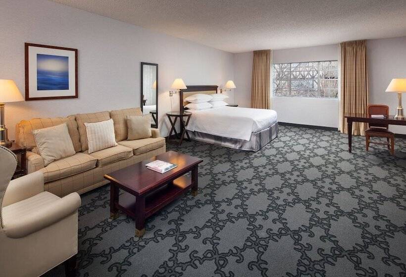 سوئیت جونیور با تخت بزرگ, Anaheim Majestic Garden