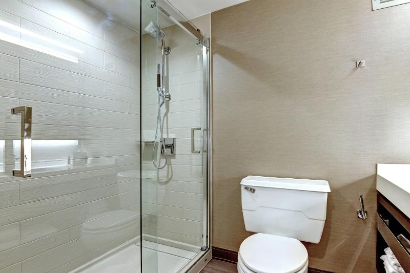 اتاق استاندارد با تخت بزرگ, Tulsa Marriott Southern Hills