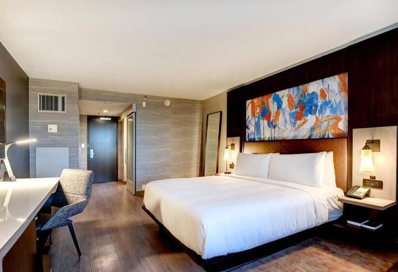 اتاق استاندارد با تخت بزرگ برای معلولان, Tulsa Marriott Southern Hills