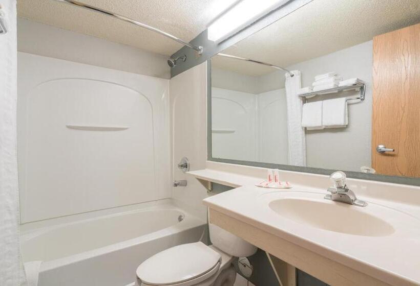 Номер Deluxe, Super 8 By Wyndham Bloomington/airport