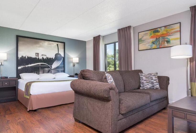 Люкс Deluxe Кровать Кинг, Super 8 By Wyndham Bloomington/airport