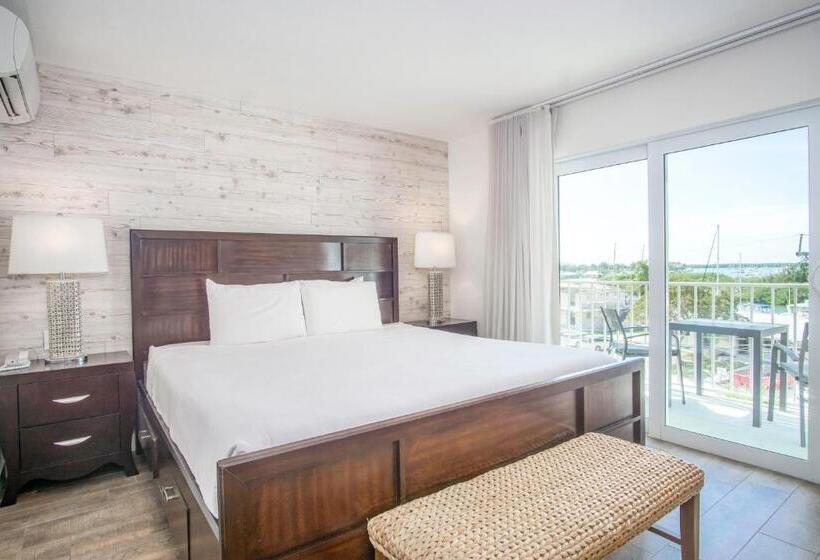 سوئیت با تخت بزرگ, Skipjack Resort & Marina