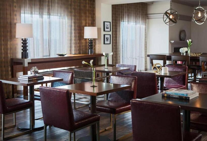 キングサイズベッドのエクゼクティブルーム, Renaissance Waterford Oklahoma City