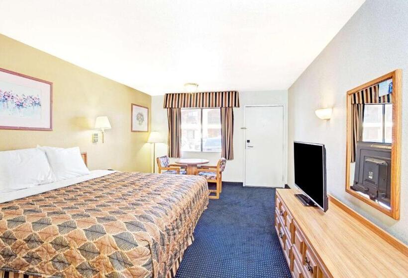 Стандартный Номер Кровать Кинг, Travelodge By Wyndham Banning Casino And Outlet Mall